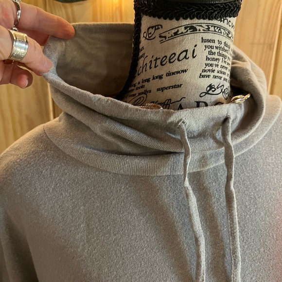 🩶🌸Gray Pullover With Cowl Neck🌸🩶 - Picture 9 of 10